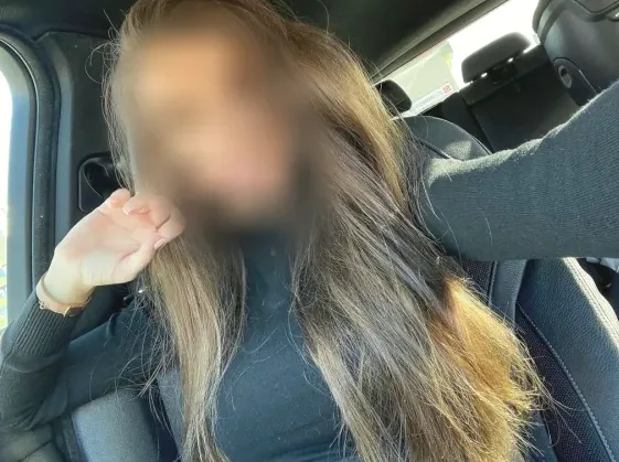 Abril, 33 años